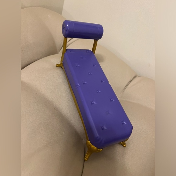 [Disney Store] Alladin's Jasmine Classic Palace Lounge from Play Set 2021 - Picture 1 of 4